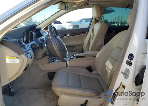 2013 Mercedes-Benz C 250 из США, поврежденный, VIN WDDGF4HB3DA844565